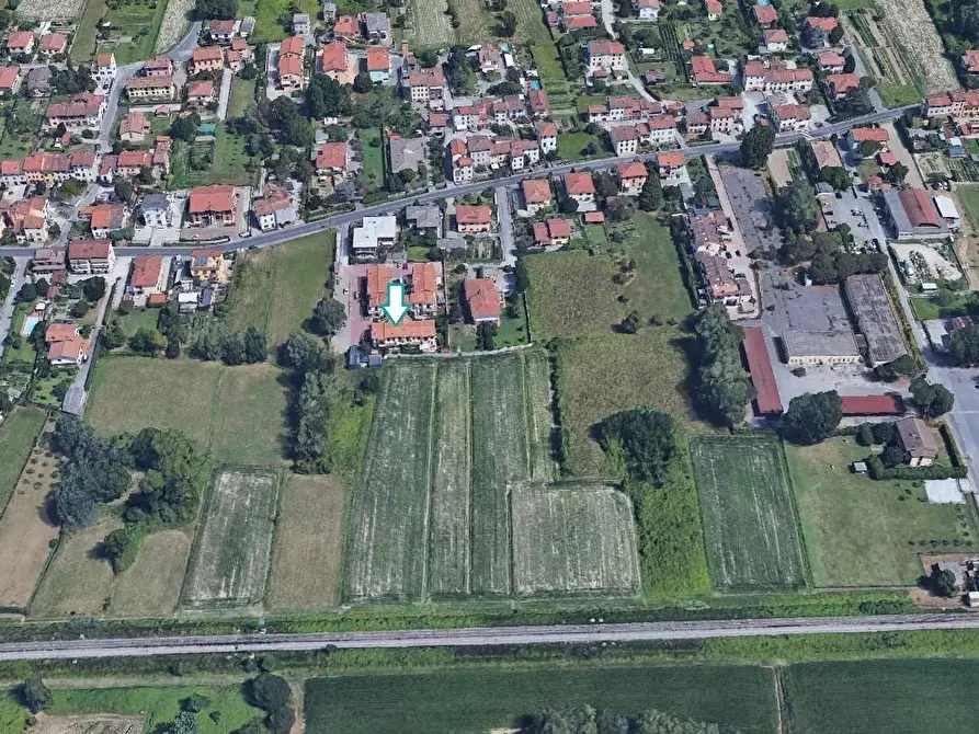 Immagine 1 di Terreno agricolo in vendita  a Lucca