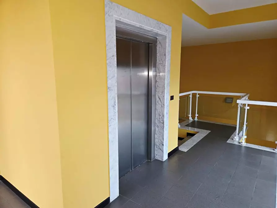 Immagine 16 di Ufficio in vendita  a Capannori