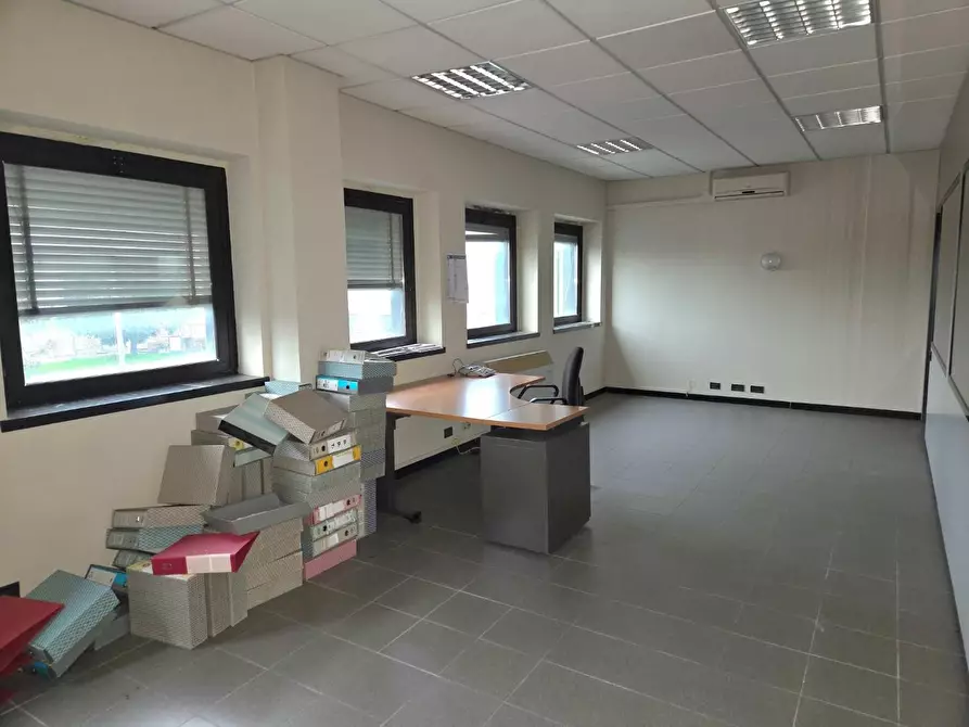 Immagine 2 di Ufficio in vendita  a Capannori