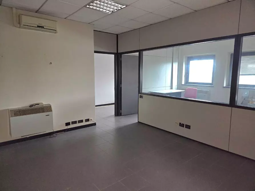 Immagine 4 di Ufficio in vendita  a Capannori