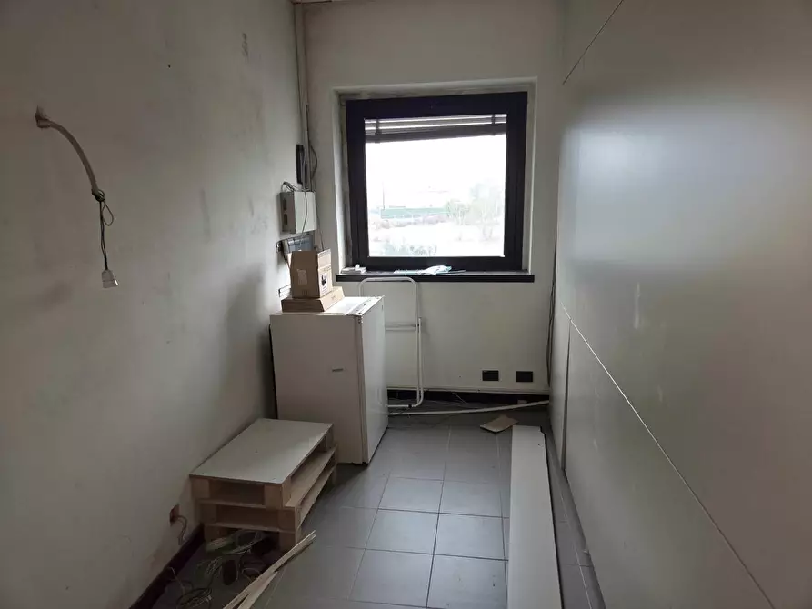 Immagine 7 di Ufficio in vendita  a Capannori
