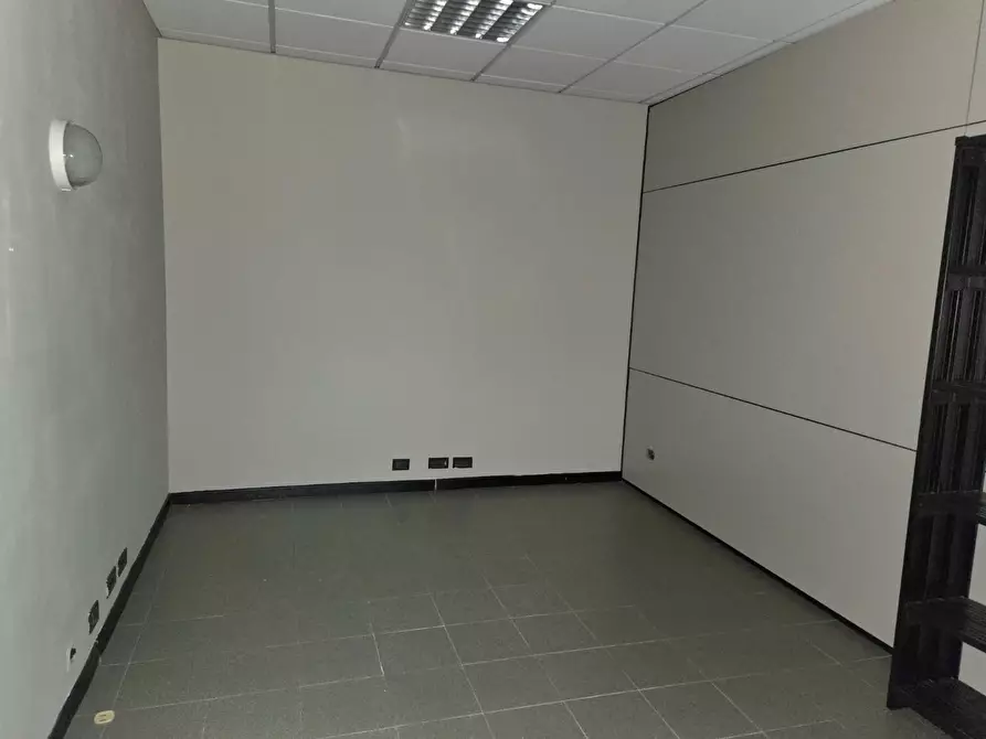 Immagine 9 di Ufficio in vendita  a Capannori