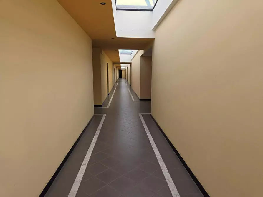 Immagine 14 di Ufficio in vendita  a Capannori