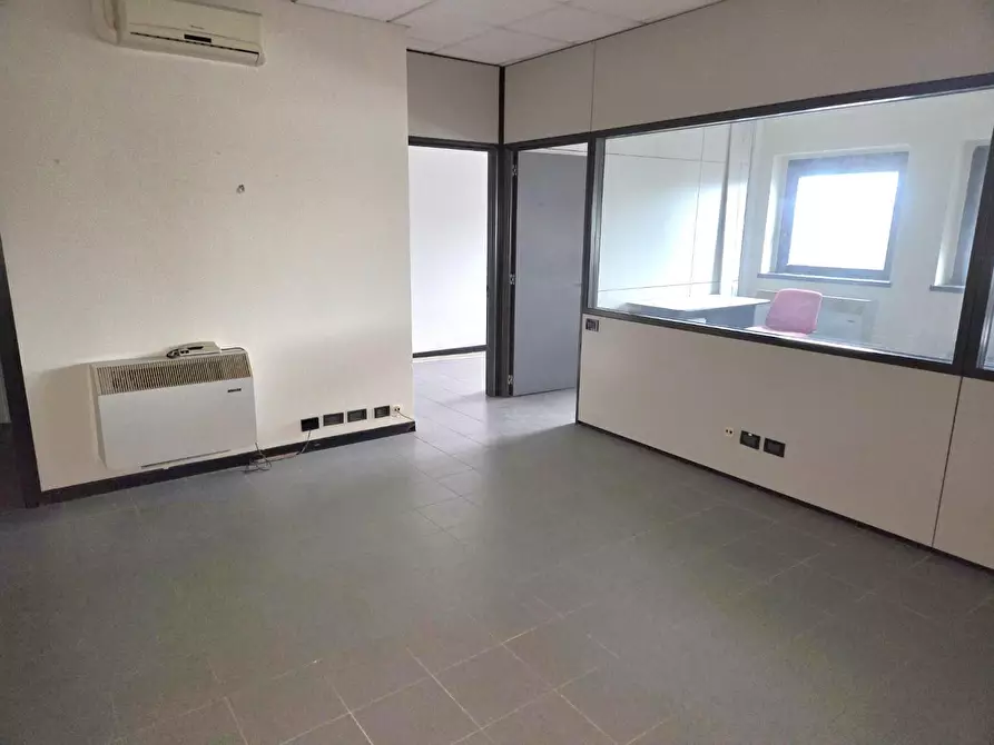 Immagine 3 di Ufficio in vendita  a Capannori