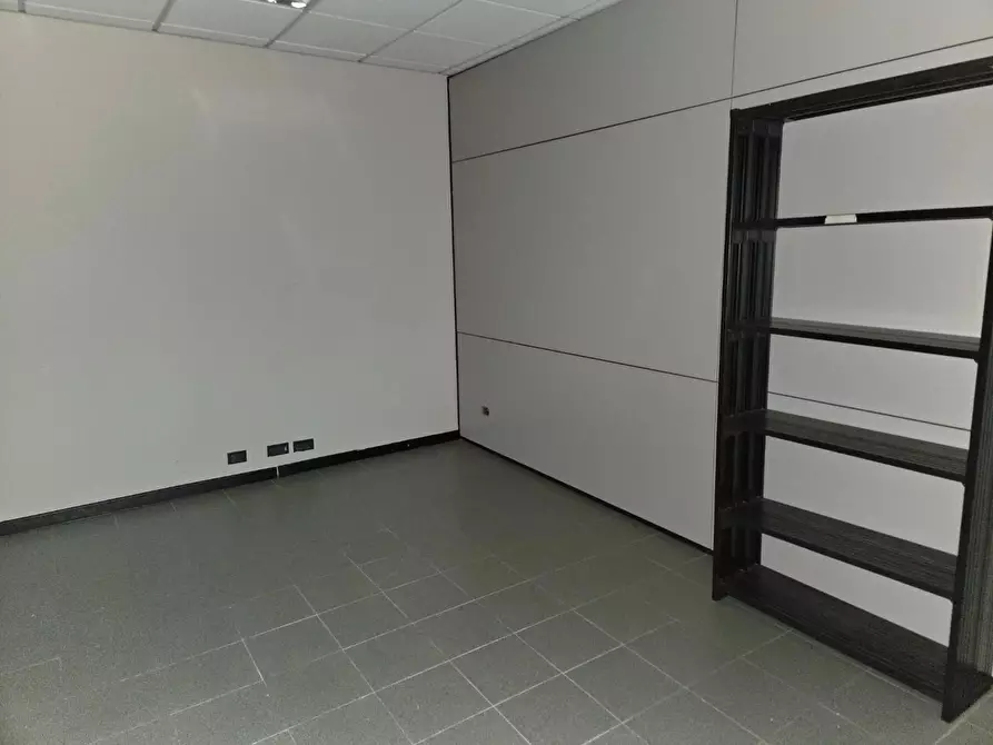 Immagine 8 di Ufficio in vendita  a Capannori