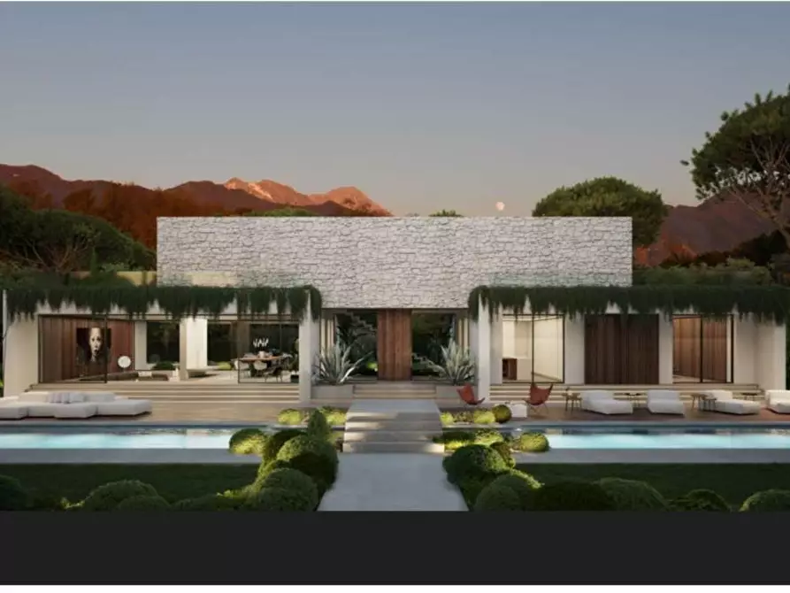 Immagine 1 di Villa in vendita  a Forte Dei Marmi