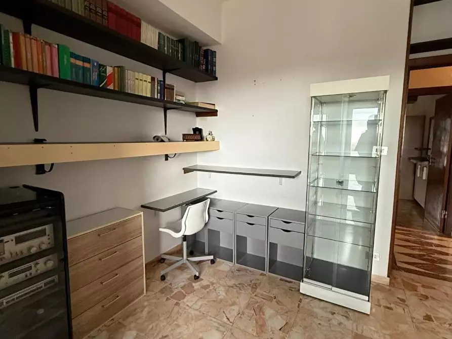 Immagine 17 di Appartamento in vendita  a Massa