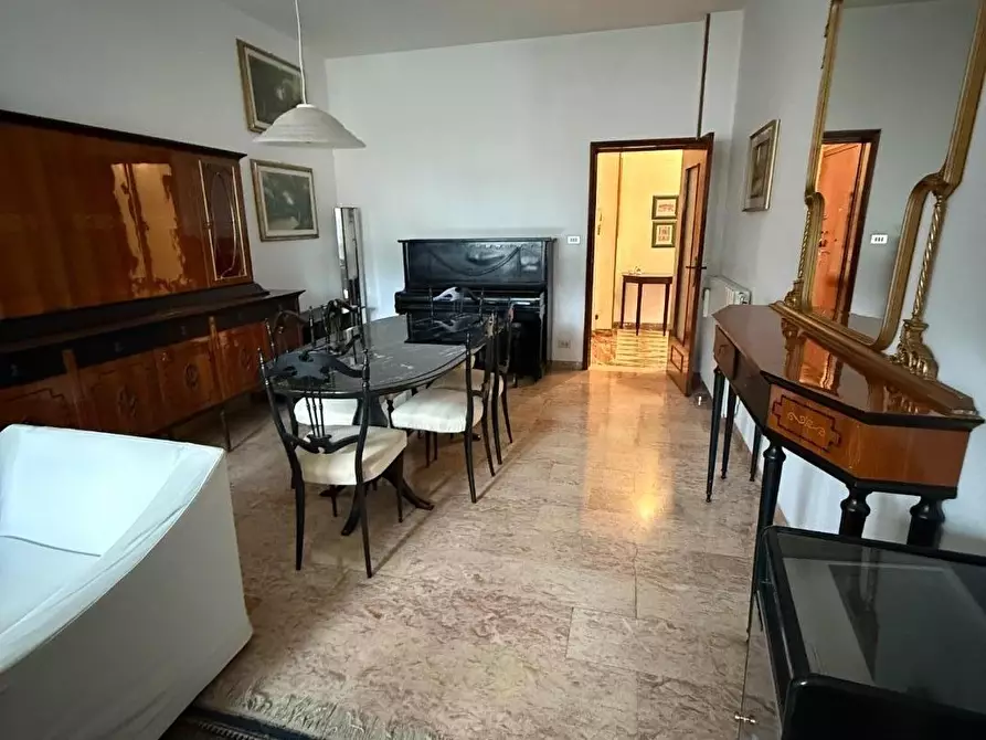 Immagine 1 di Appartamento in vendita  a Massa