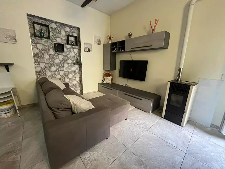 Immagine 2 di Porzione di casa in affitto  a Carrara