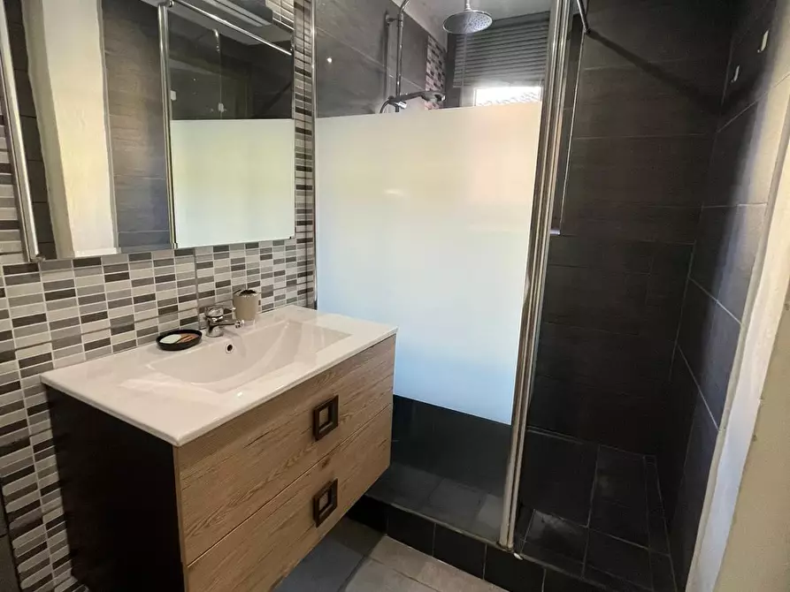 Immagine 10 di Porzione di casa in affitto  a Carrara