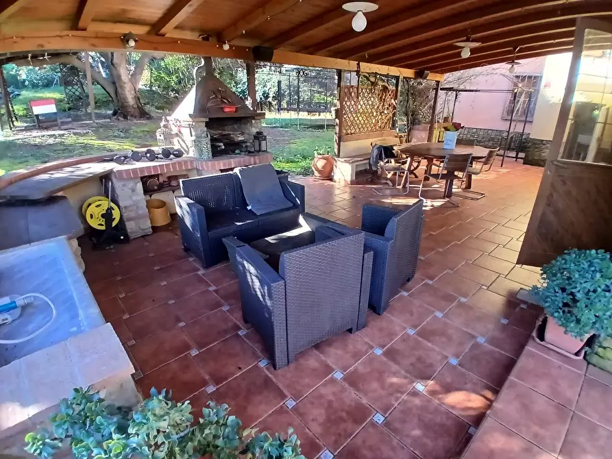 Immagine 4 di Villa in vendita  a Collesalvetti