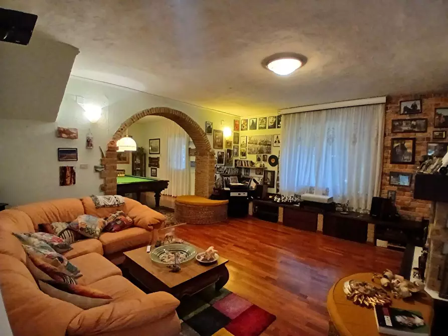 Immagine 8 di Villa in vendita  a Collesalvetti