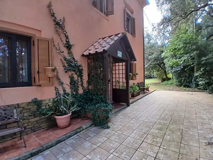 Immagine 1 di Villa in vendita  a Collesalvetti
