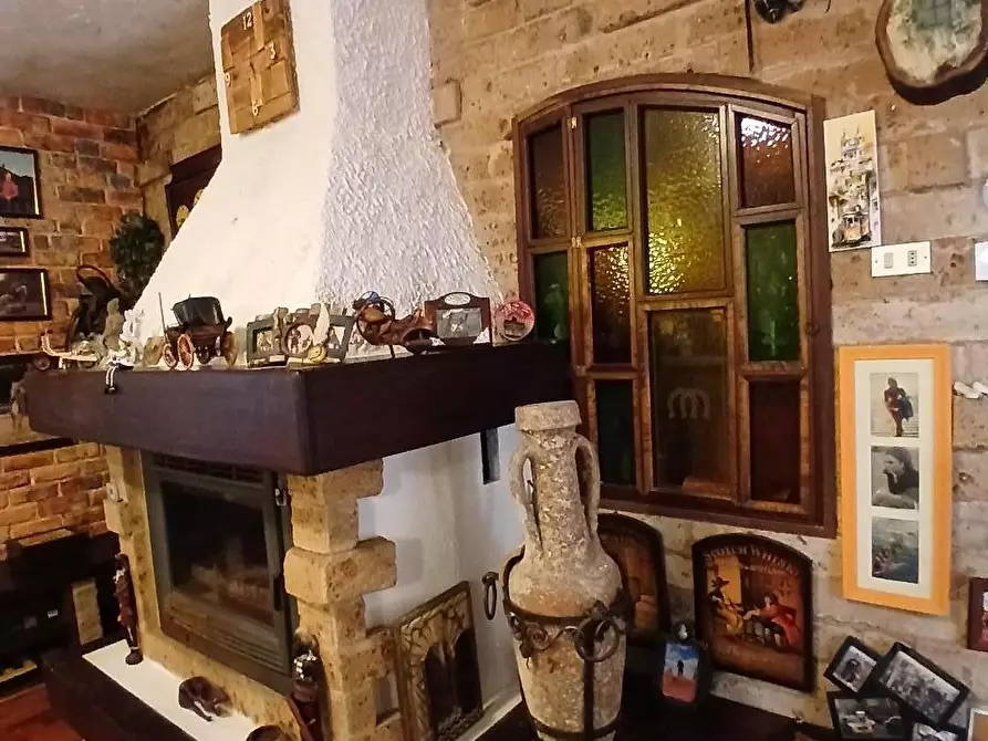 Immagine 10 di Villa in vendita  a Collesalvetti