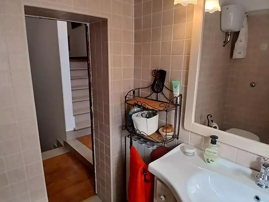 Immagine 33 di Villa in vendita  a Collesalvetti