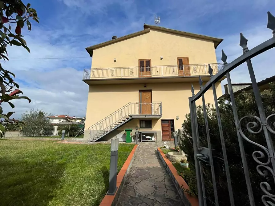 Immagine 50 di Casa bifamiliare in vendita  a Lucca