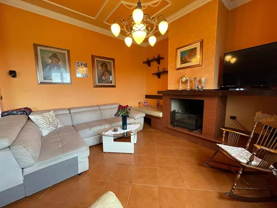 Immagine 4 di Casa bifamiliare in vendita  a Lucca