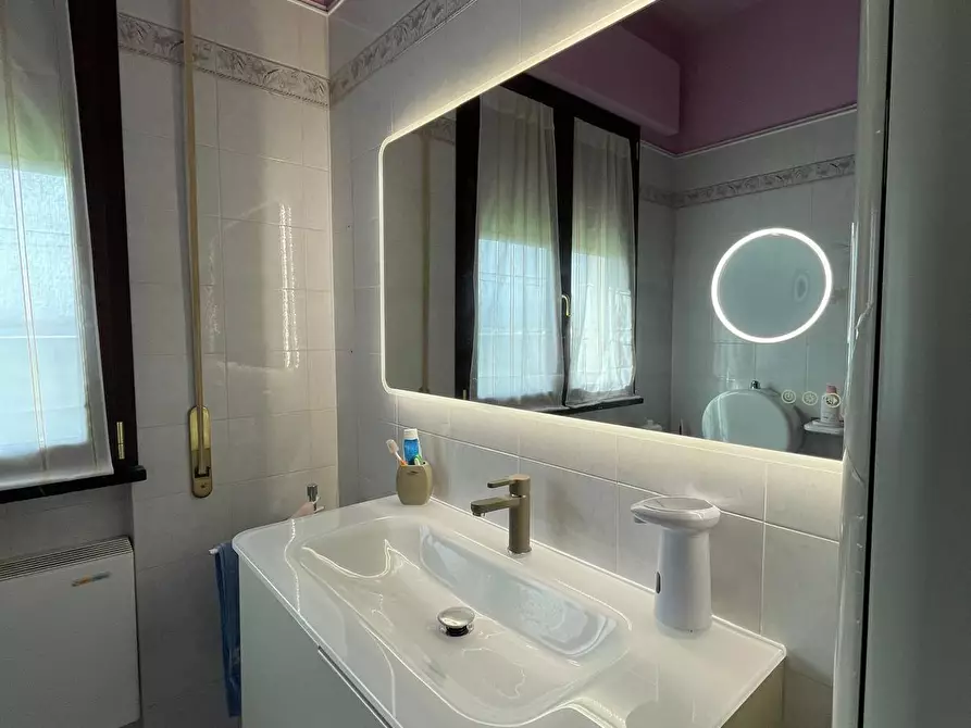 Immagine 28 di Casa bifamiliare in vendita  a Lucca