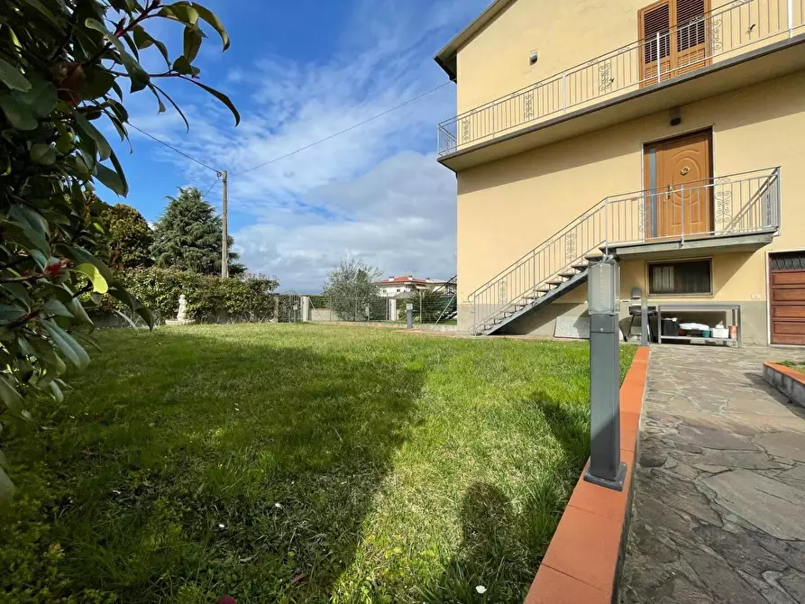 Immagine 51 di Casa bifamiliare in vendita  a Lucca