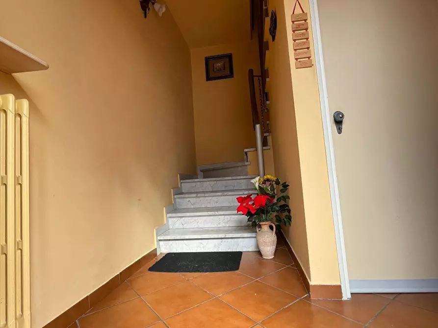 Immagine 8 di Casa bifamiliare in vendita  a Lucca
