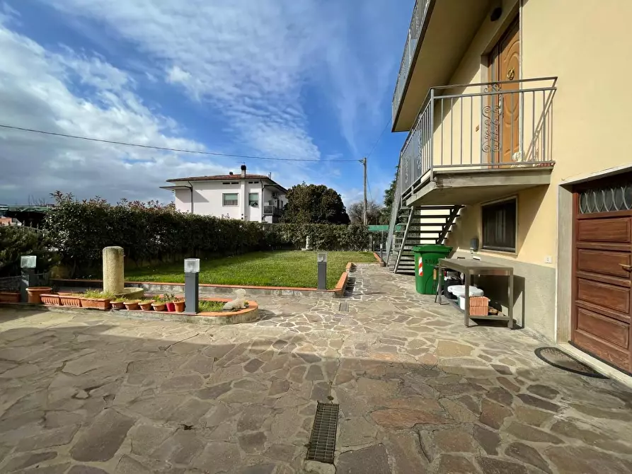 Immagine 52 di Casa bifamiliare in vendita  a Lucca