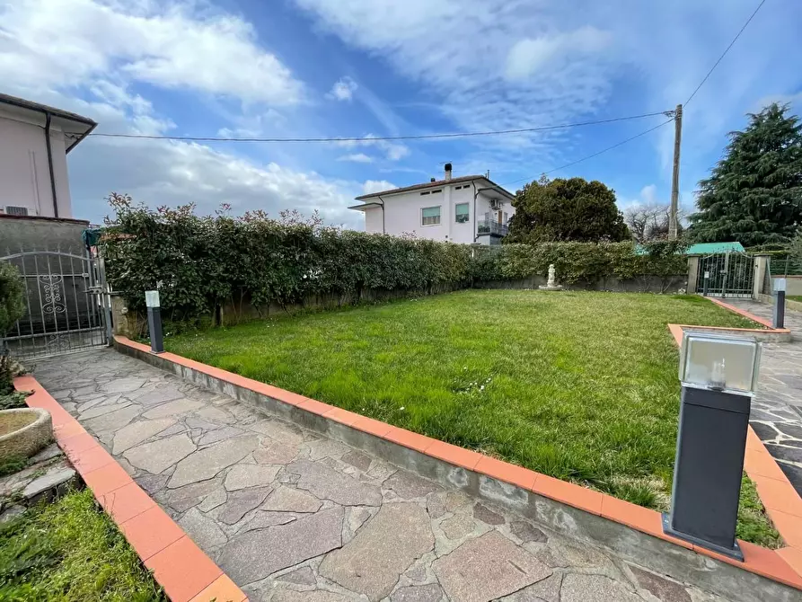 Immagine 47 di Casa bifamiliare in vendita  a Lucca