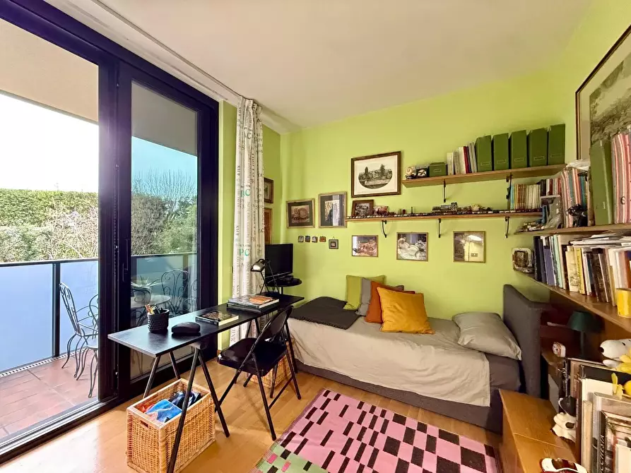 Immagine 23 di Appartamento in vendita  a Lucca