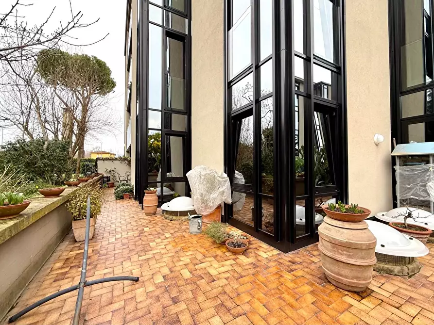 Immagine 14 di Appartamento in vendita  a Lucca