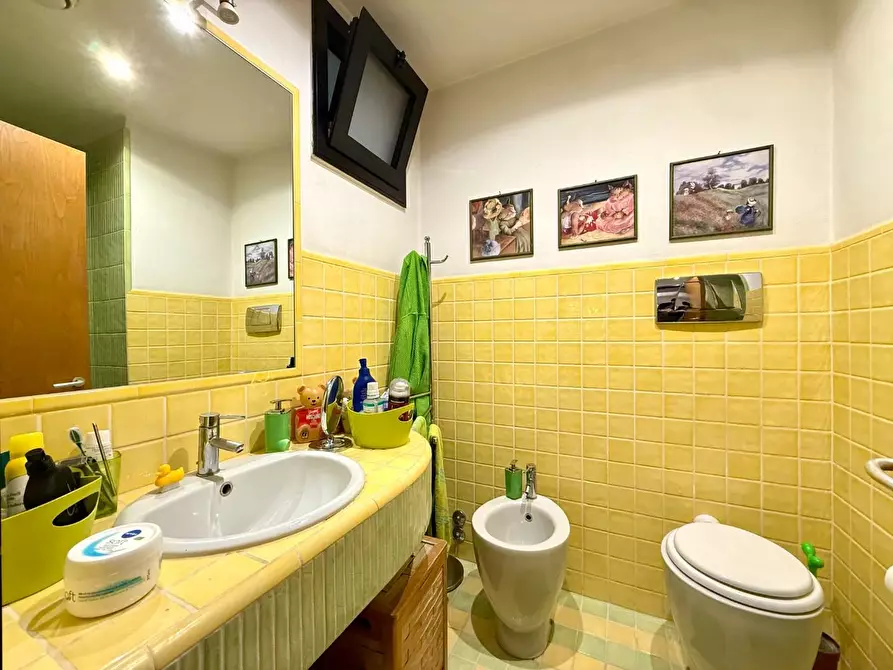 Immagine 51 di Appartamento in vendita  a Lucca