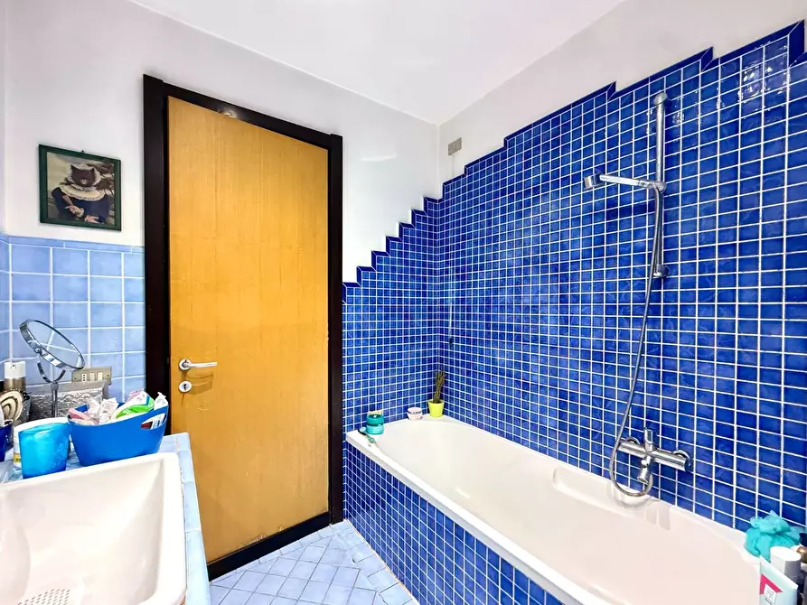 Immagine 47 di Appartamento in vendita  a Lucca