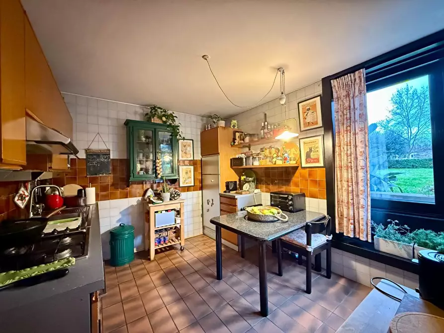 Immagine 10 di Appartamento in vendita  a Lucca