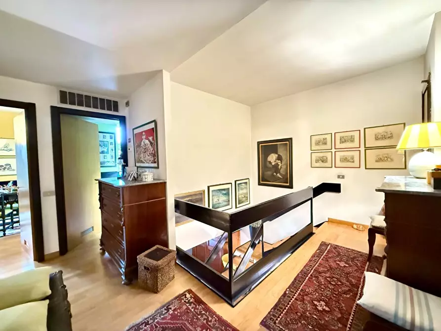 Immagine 42 di Appartamento in vendita  a Lucca