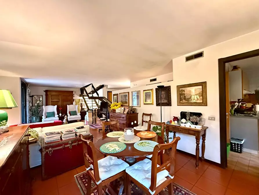 Immagine 8 di Appartamento in vendita  a Lucca