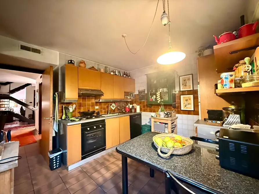 Immagine 39 di Appartamento in vendita  a Lucca