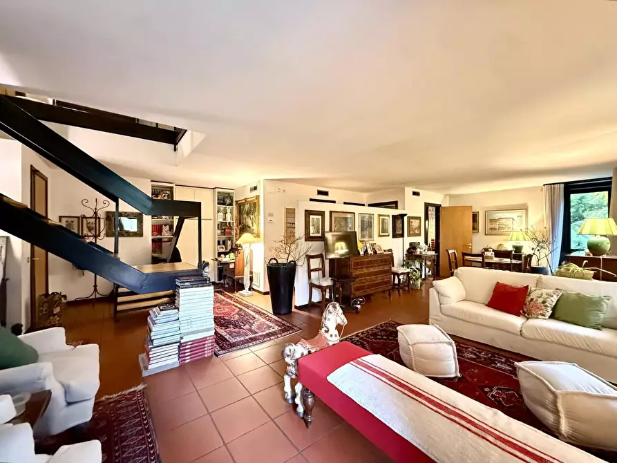 Immagine 35 di Appartamento in vendita  a Lucca