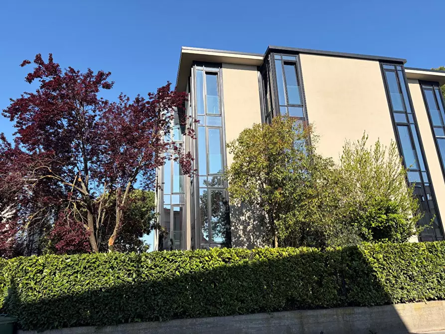 Immagine 2 di Appartamento in vendita  a Lucca