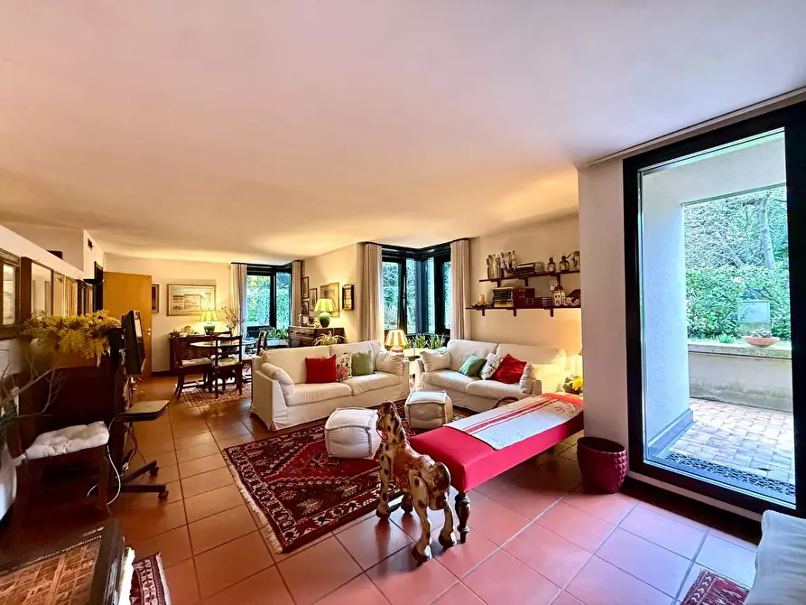 Immagine 34 di Appartamento in vendita  a Lucca