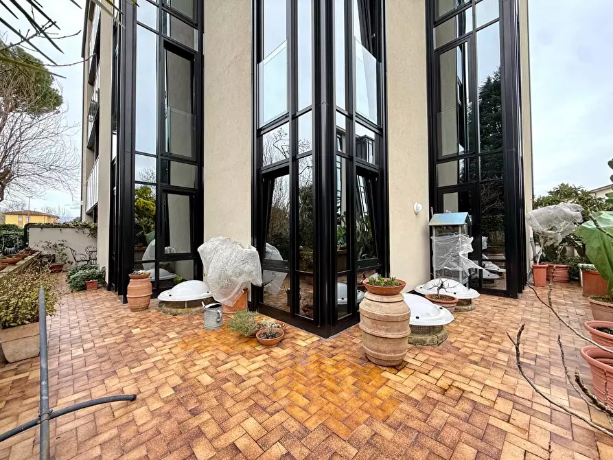 Immagine 37 di Appartamento in vendita  a Lucca