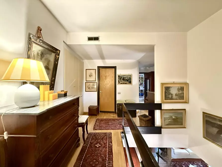 Immagine 17 di Appartamento in vendita  a Lucca