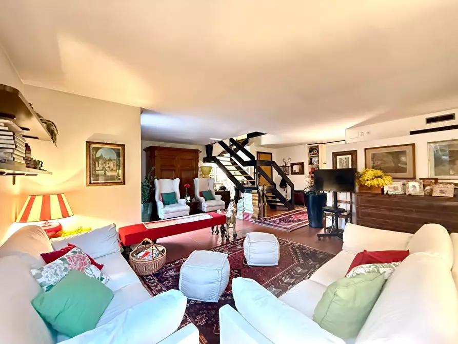 Immagine 6 di Appartamento in vendita  a Lucca