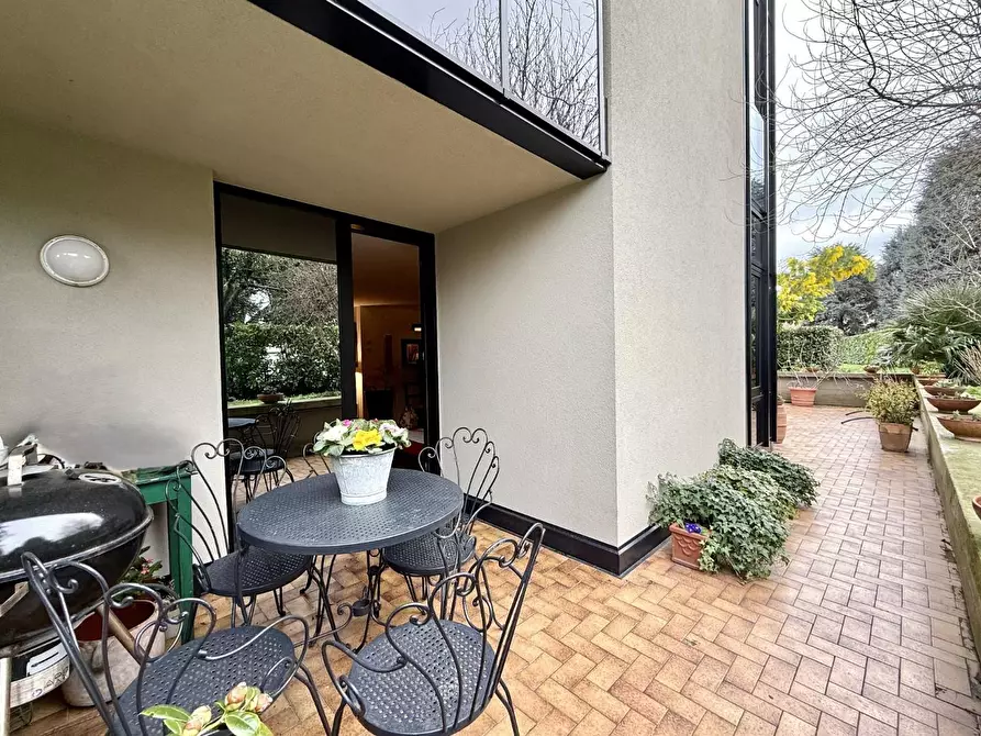 Immagine 12 di Appartamento in vendita  a Lucca