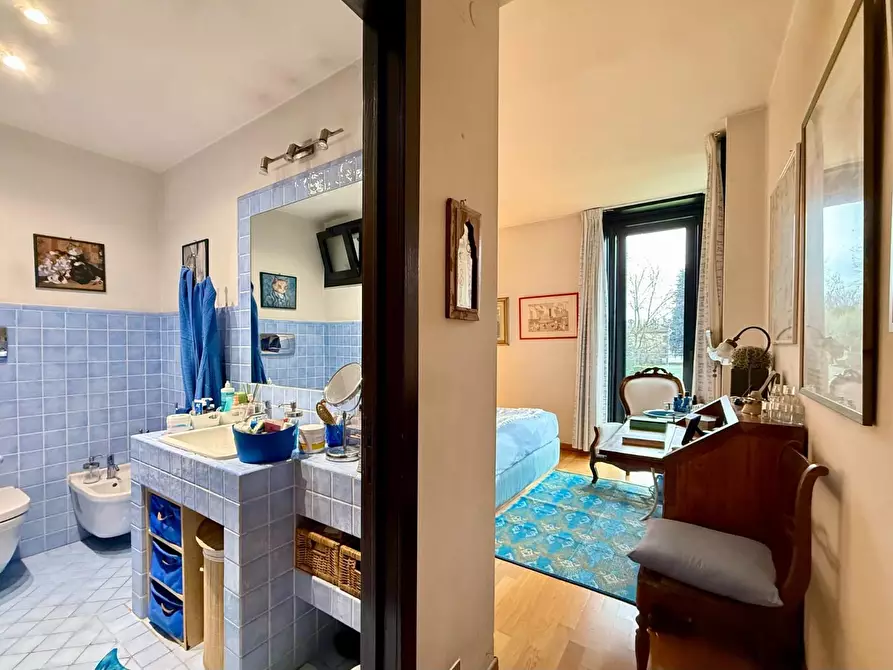 Immagine 21 di Appartamento in vendita  a Lucca