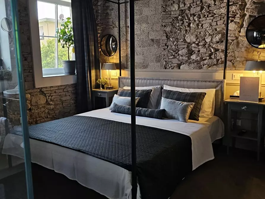 Immagine 4 di Appartamento in vendita  a Lucca