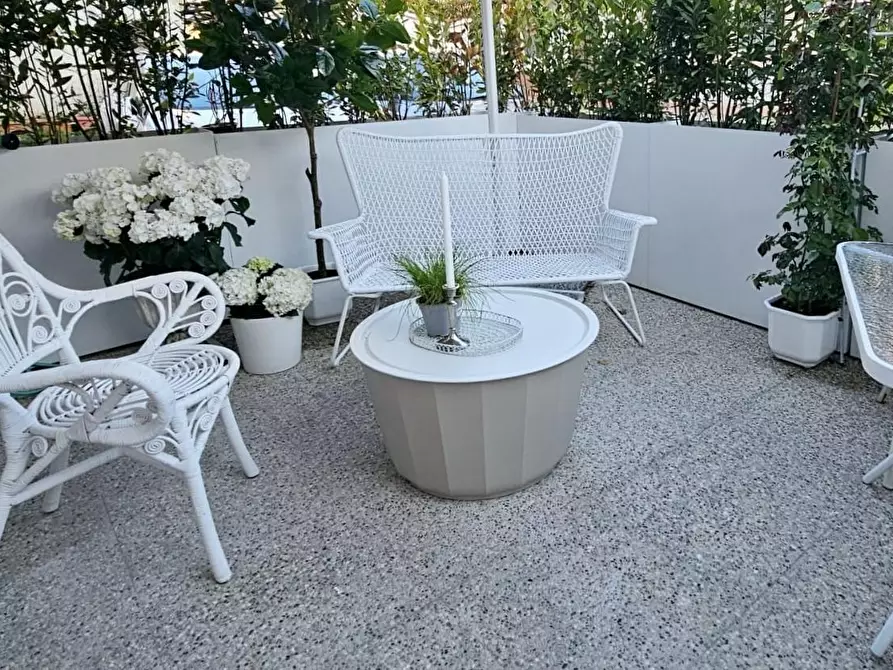 Immagine 8 di Appartamento in vendita  a Lucca