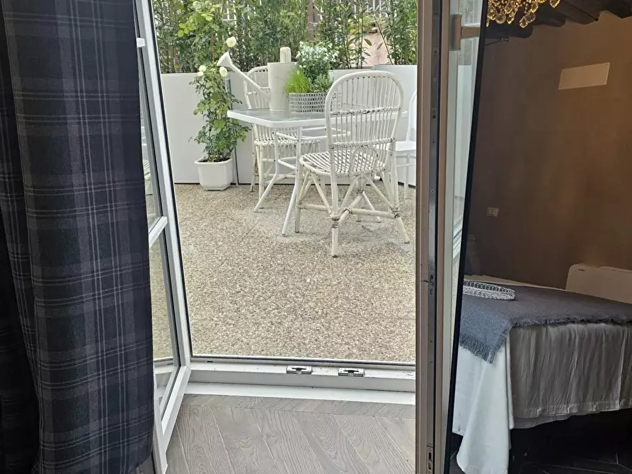 Immagine 10 di Appartamento in vendita  a Lucca