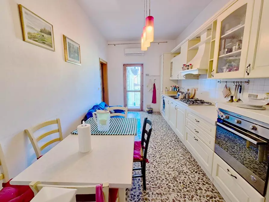 Immagine 1 di Appartamento in vendita  a Pisa