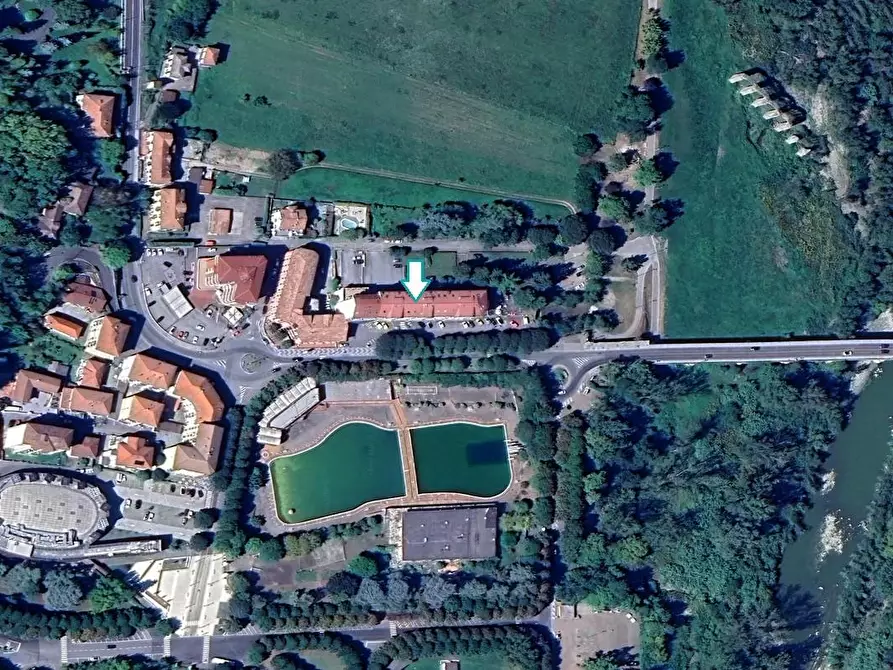 Immagine 2 di Negozio in vendita  a Acqui Terme