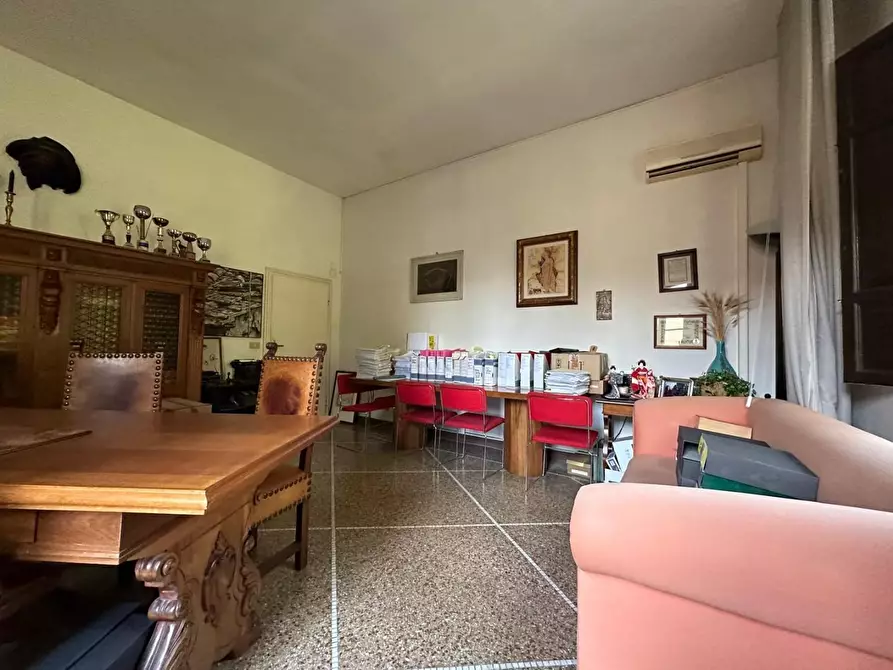 Immagine 14 di Villa in vendita  a Vicopisano