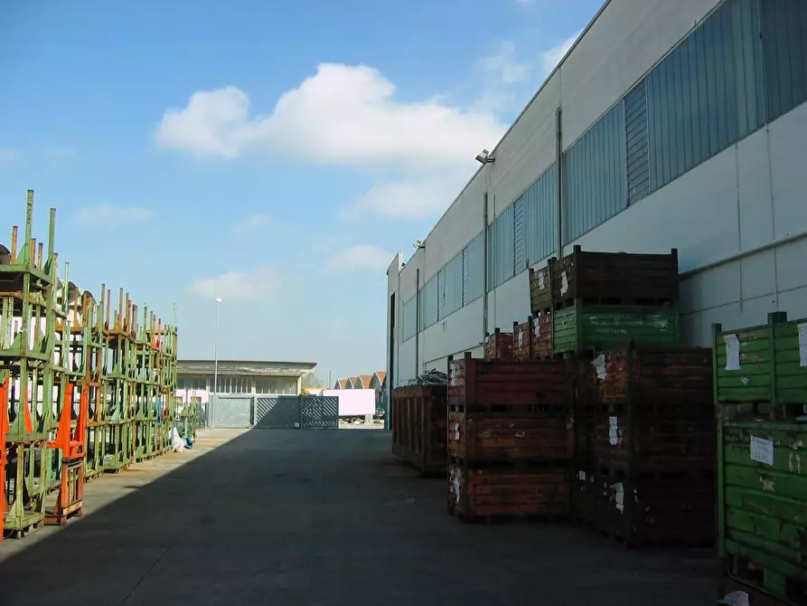 Immagine 2 di Capannone industriale in vendita  a Casciana Terme Lari