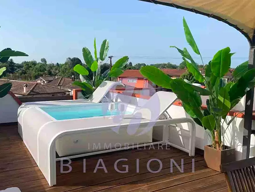 Immagine 1 di Appartamento in vendita  a Pietrasanta